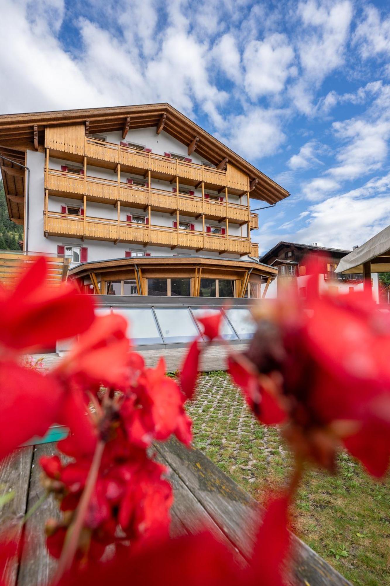 Hotel Crepei Pozza di Fassa Eksteriør bilde